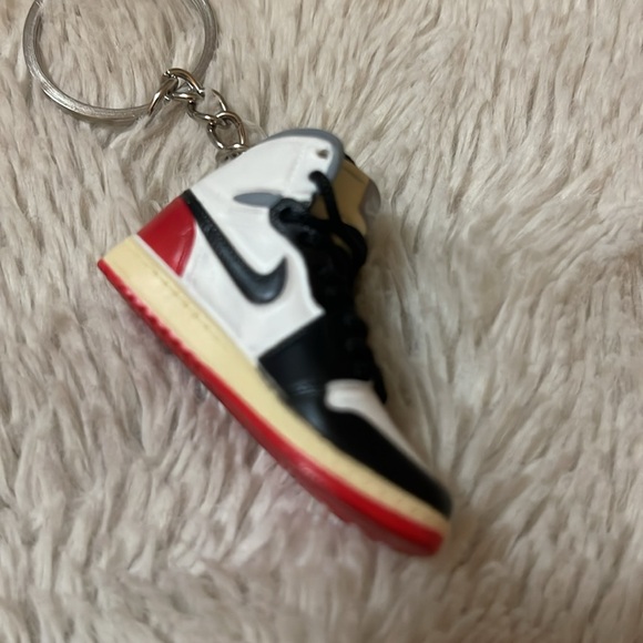 AJ 1 Retro High - Union-Black Toe” Keychain - Picture 3 of 8